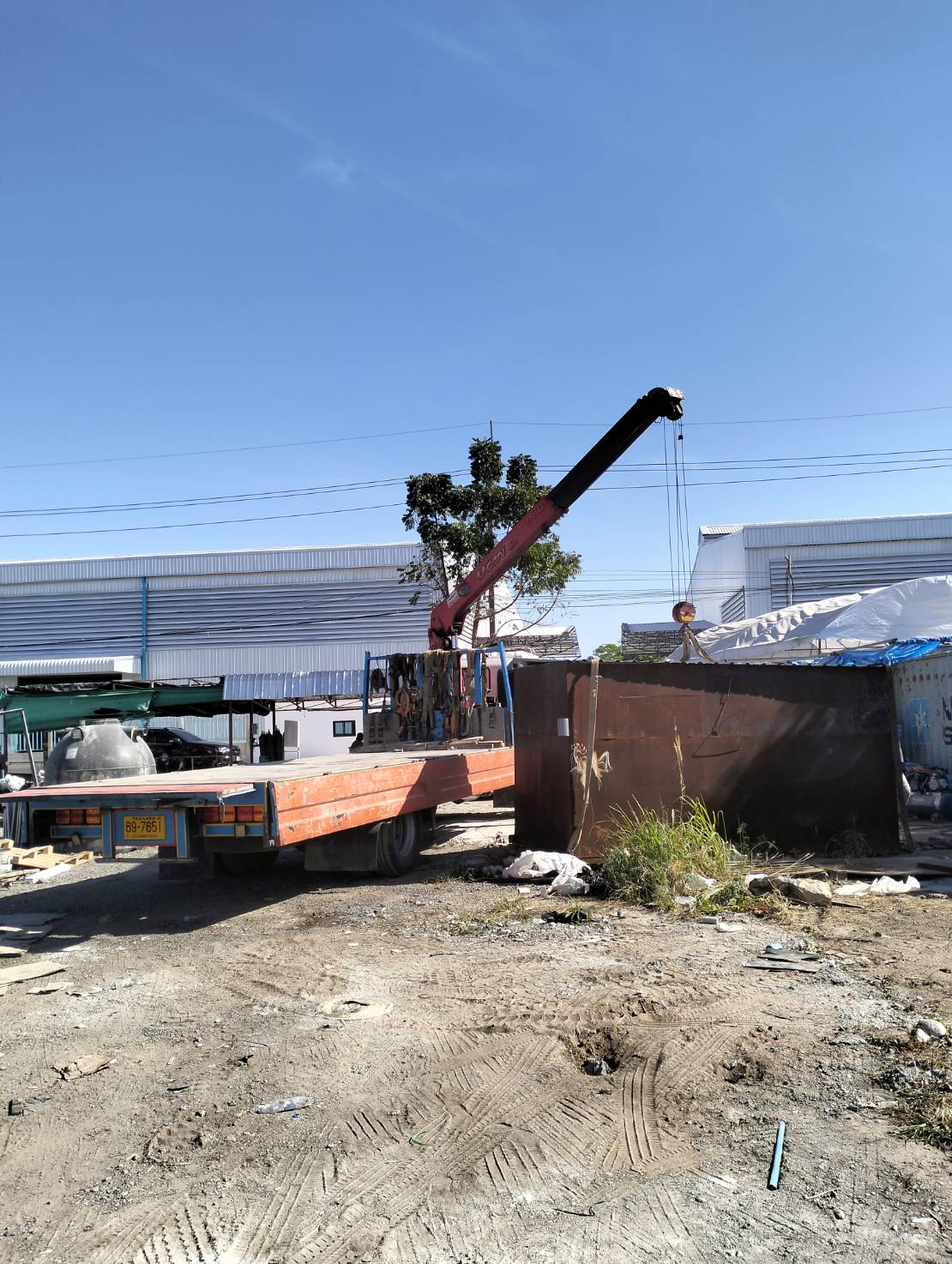 รถเฮี๊ยบ พิชยาเครน ให้บริการยกย้ายตู้สำนักงานในพื้นที่ ชลบุรี