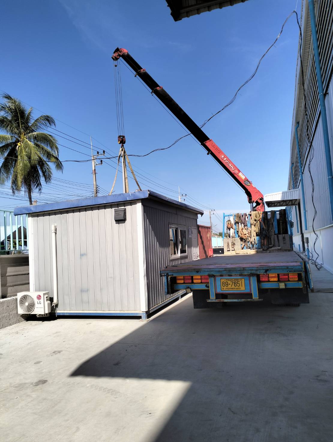 รถเฮี๊ยบ พิชยาเครน ให้บริการยกย้ายตู้สำนักงานในพื้นที่ ชลบุรี