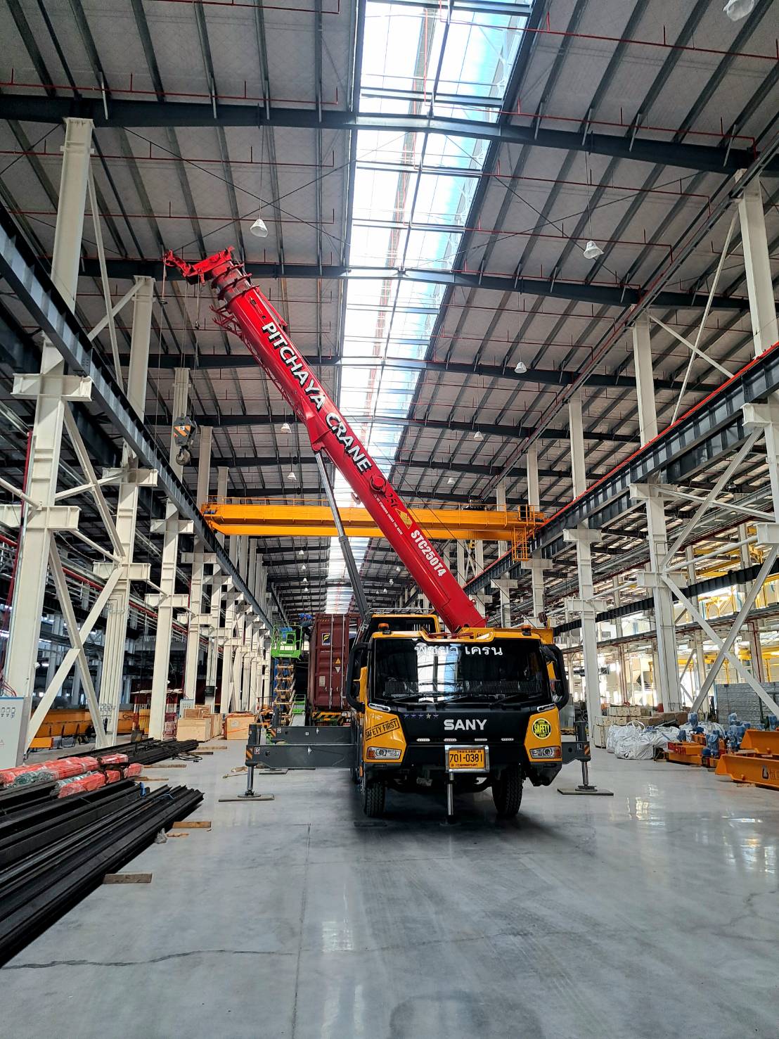 เช่ารถเครน ชลบุรี งานยกและติดตั้ง