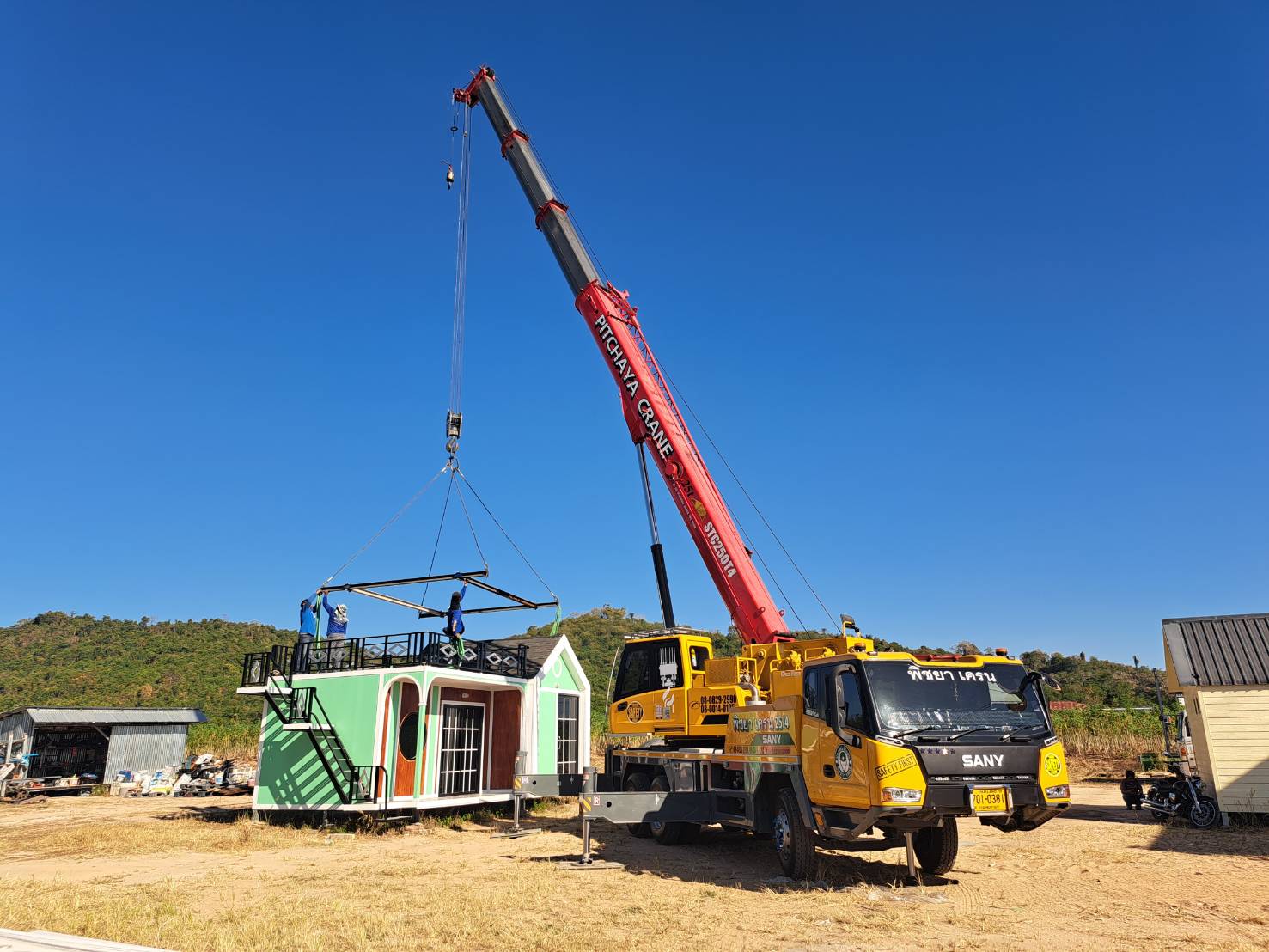รถเครน พิชยาเครน ให้บริการยกเคลื่อนย้ายชิ้นงาน