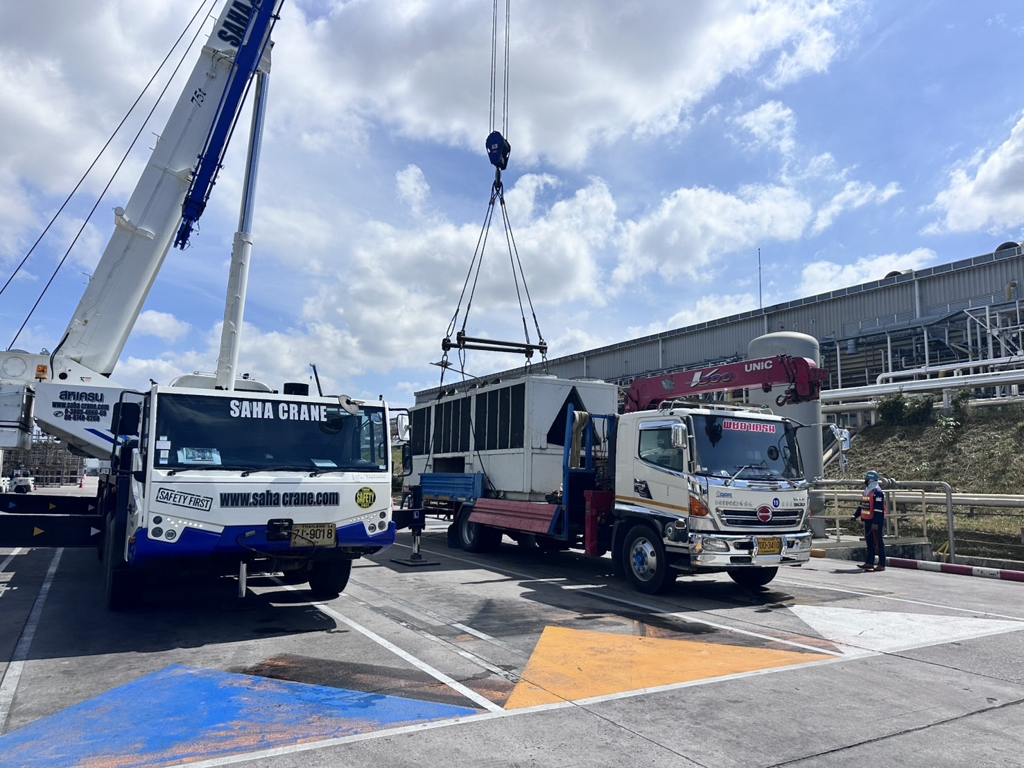 รถเฮี๊ยบ พิชยาเครน ให้บริการยกขนย้ายตู้ในพื้นที่ พัทยา