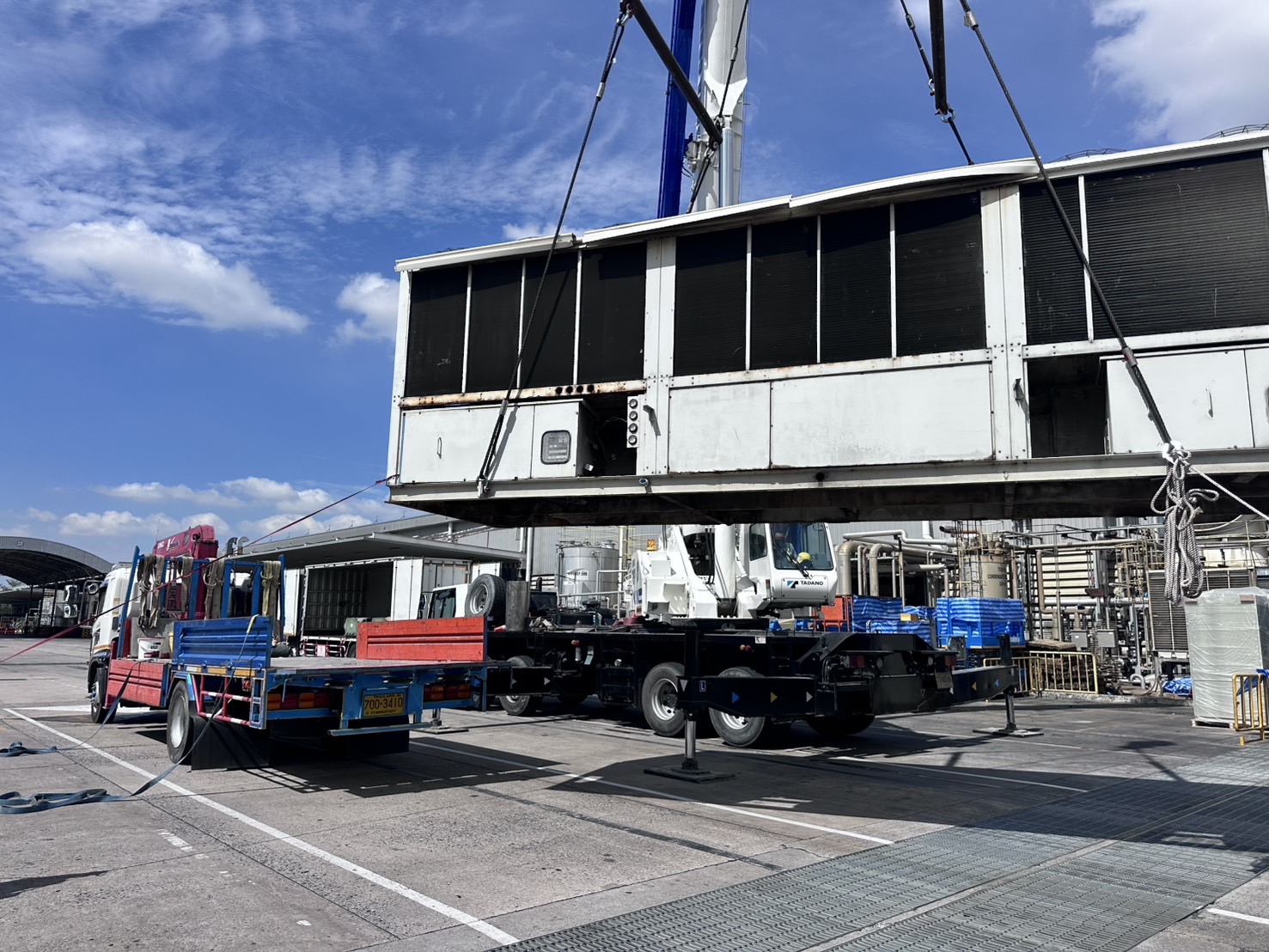 รถเฮี๊ยบ พิชยาเครน ให้บริการยกขนย้ายตู้ในพื้นที่ พัทยา