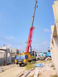 รถเครน พิชยาเครน ให้บริการเทปูนในโครงการ