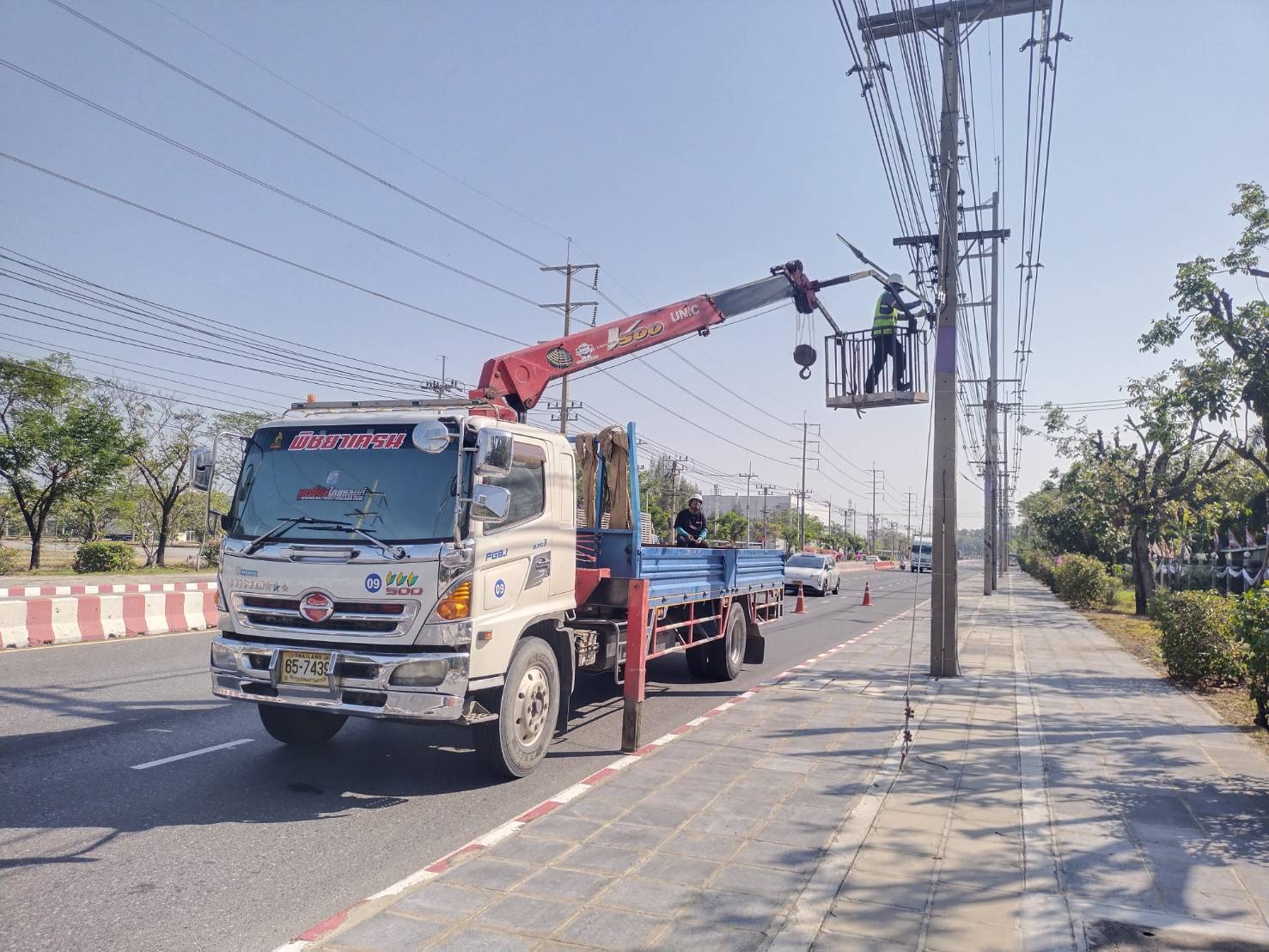 รถเฮี๊ยบติดกระเช้าปลายบูม-พิชยาเครน