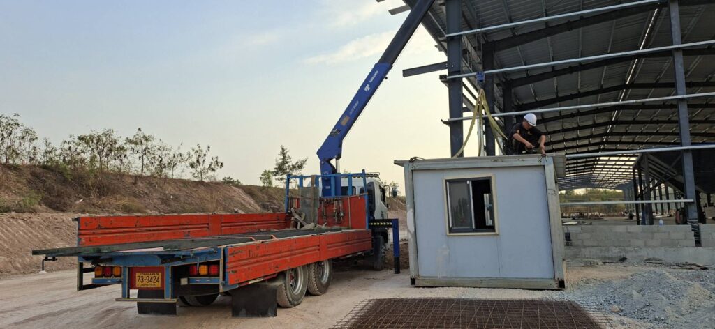 รถเฮี๊ยบบ้านค่าย-พิชยาเครน-บริการยกย้ายตู้คอนเทนเนอร์