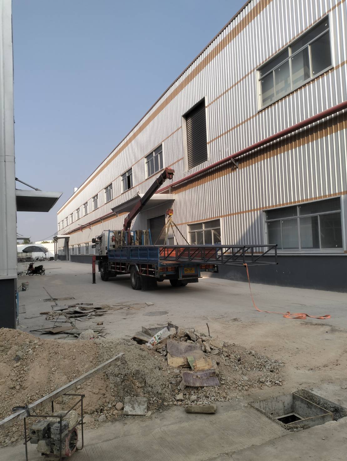 รถเฮี๊ยบรับจ้างนิคมอุตสาหกรรมปิ่นทอง-พิชยาเครน