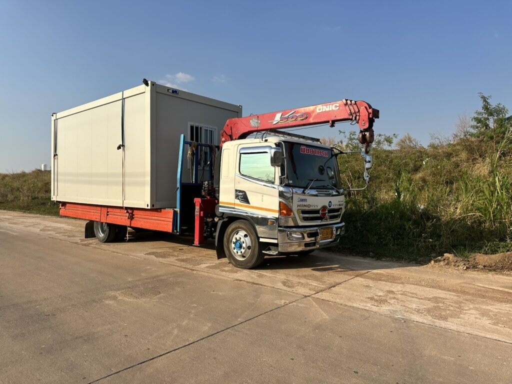 รถเฮี๊ยบ พิชยาเครน ให้บริการยกย้ายตู้สำนักงานในพื้นที่ ศรีราชา เขาคันทรง ปิ่นทอง5 สุรศักดิ์ บ่อวิน