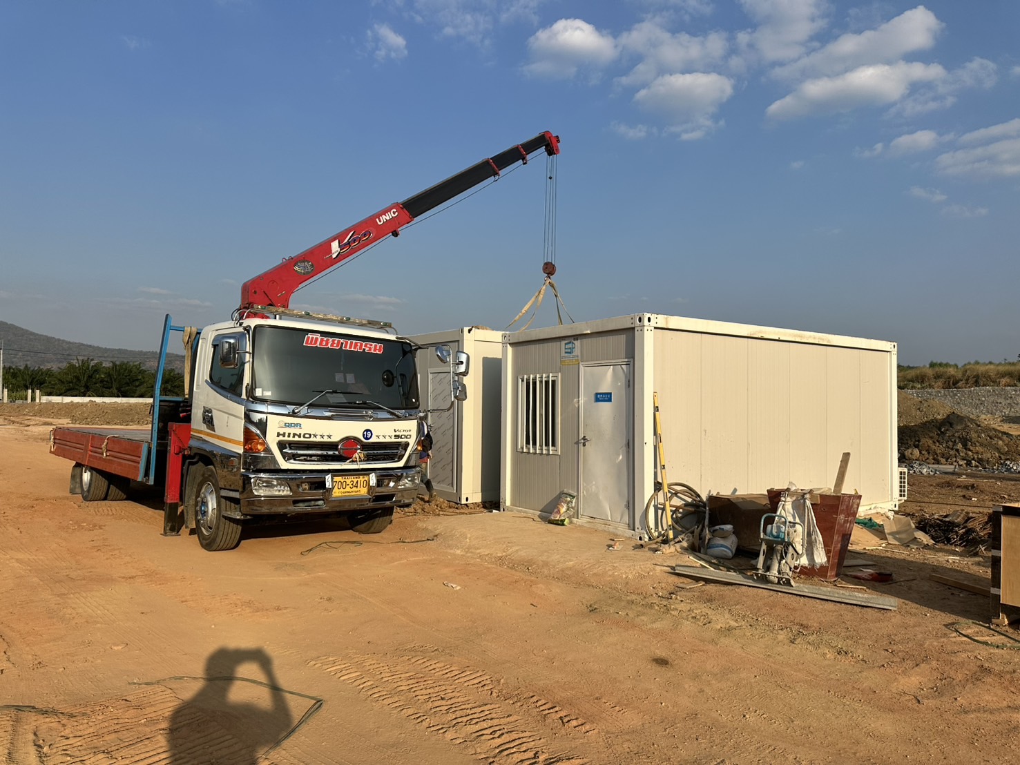 รถเฮี๊ยบ พิชยาเครน ให้บริการยกย้ายตู้สำนักงานในพื้นที่ ศรีราชา เขาคันทรง ปิ่นทอง5 สุรศักดิ์ บ่อวิน