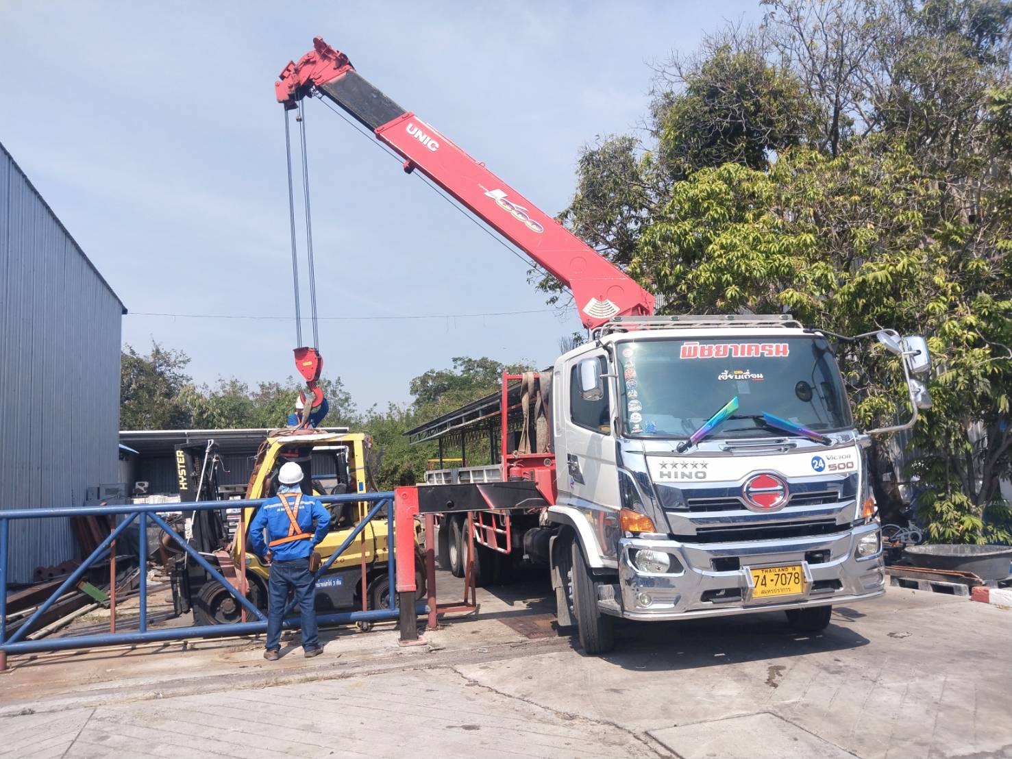 รถเฮี๊ยบเนินหิน-พิชยาเครน