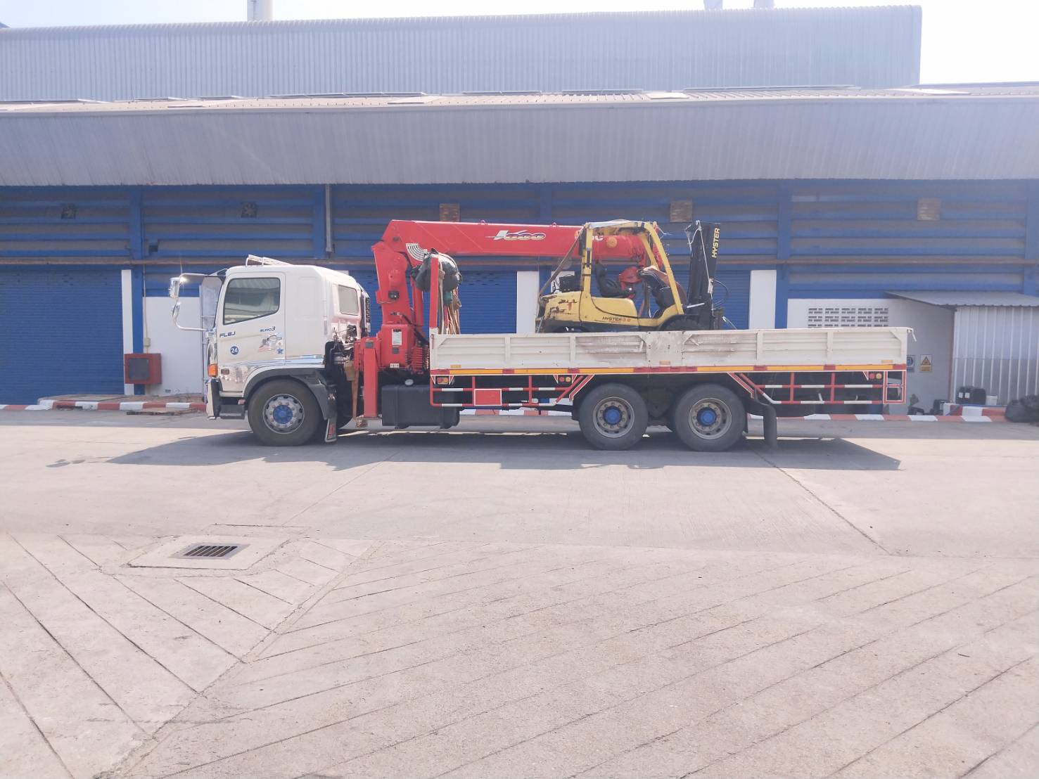 รถเฮี๊ยบเนินหิน-พิชยาเครน