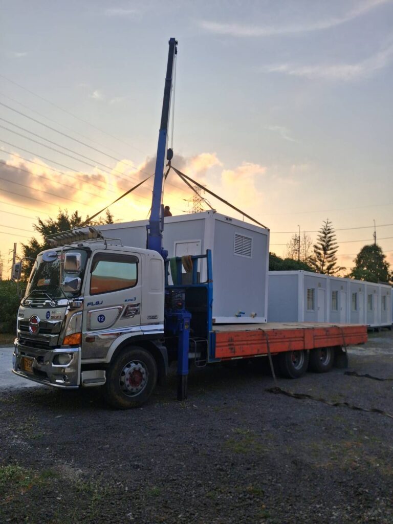 รถเฮี๊ยบขนย้ายตู้คอนเทนเนอร์-พิชยาเครน