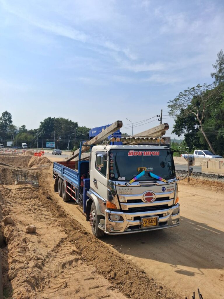 รถเฮี๊ยบชลบุรี-พิชยาเครน