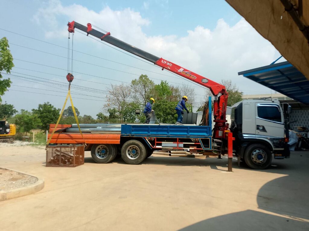 รถเฮี๊ยบสุรศักดิ์-พิชยาเครน