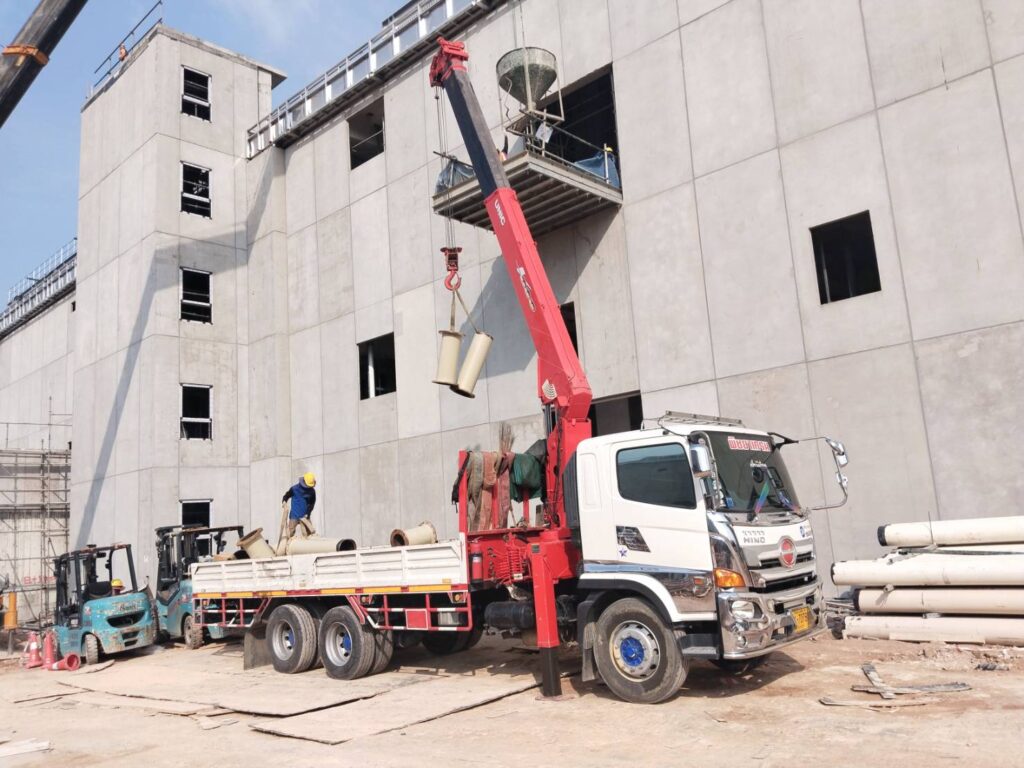 รถเฮี๊ยบมาบข่า-พิชยาเครน