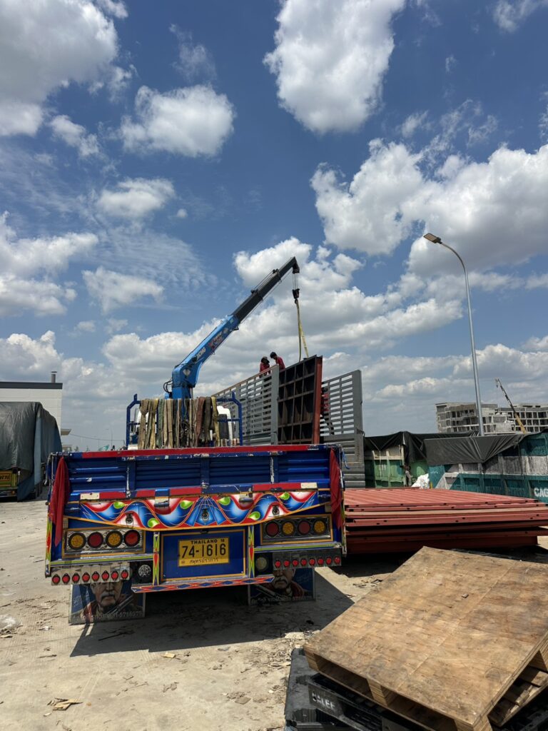 รถเฮี๊ยบสุรศักดิ์-พิชยาเครน.