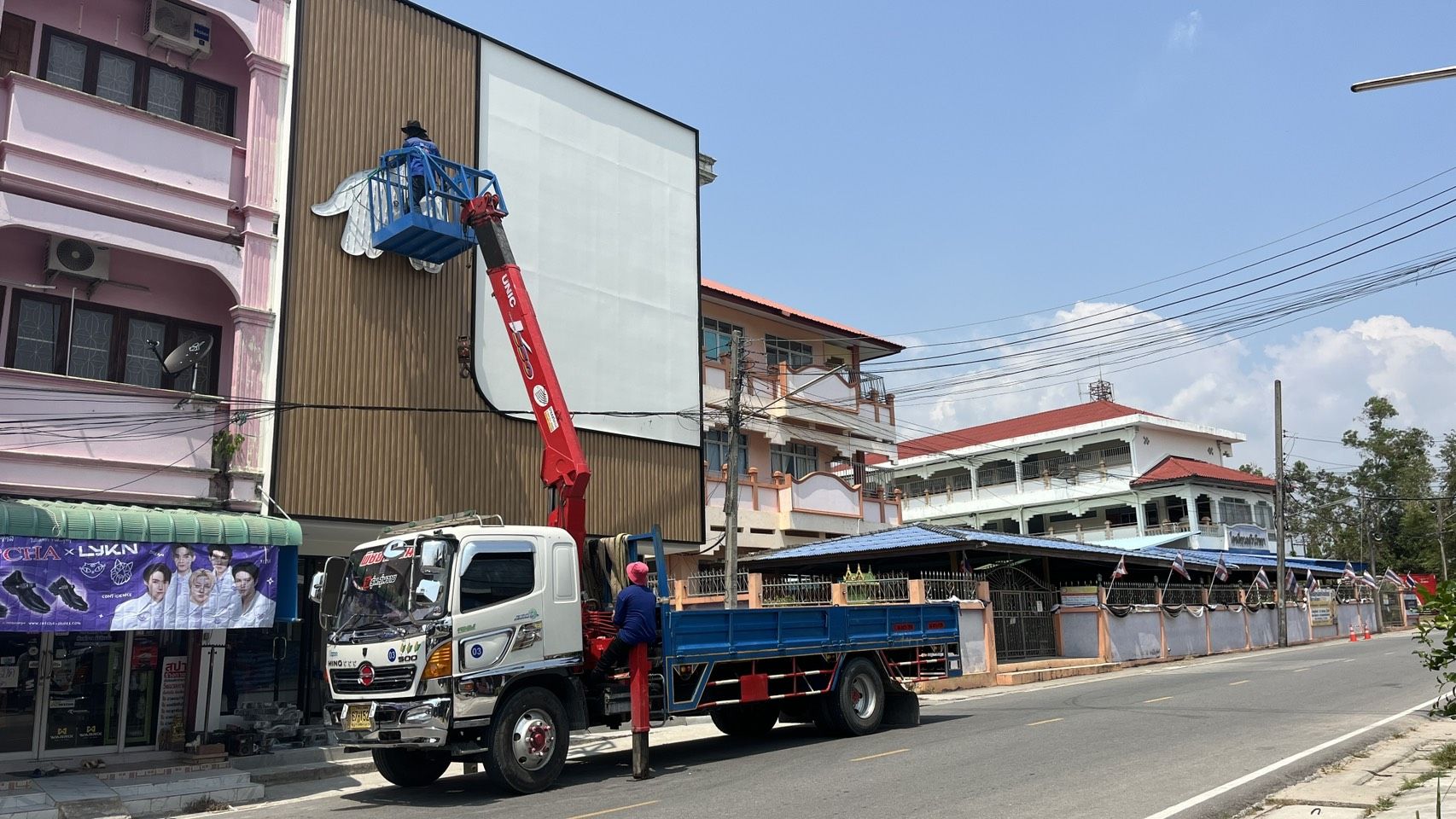 รถเฮี๊ยบปลวกเเดง-พิชยาเครน