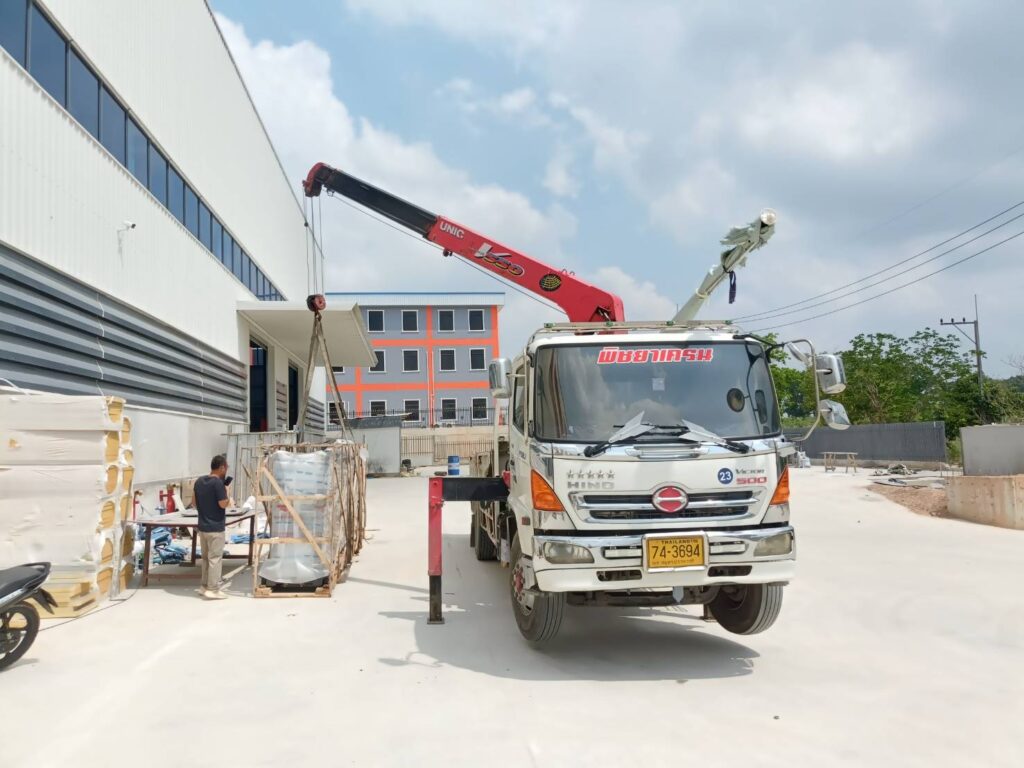 รถเฮี๊ยบพนัสนิคม-พิชยาเครน